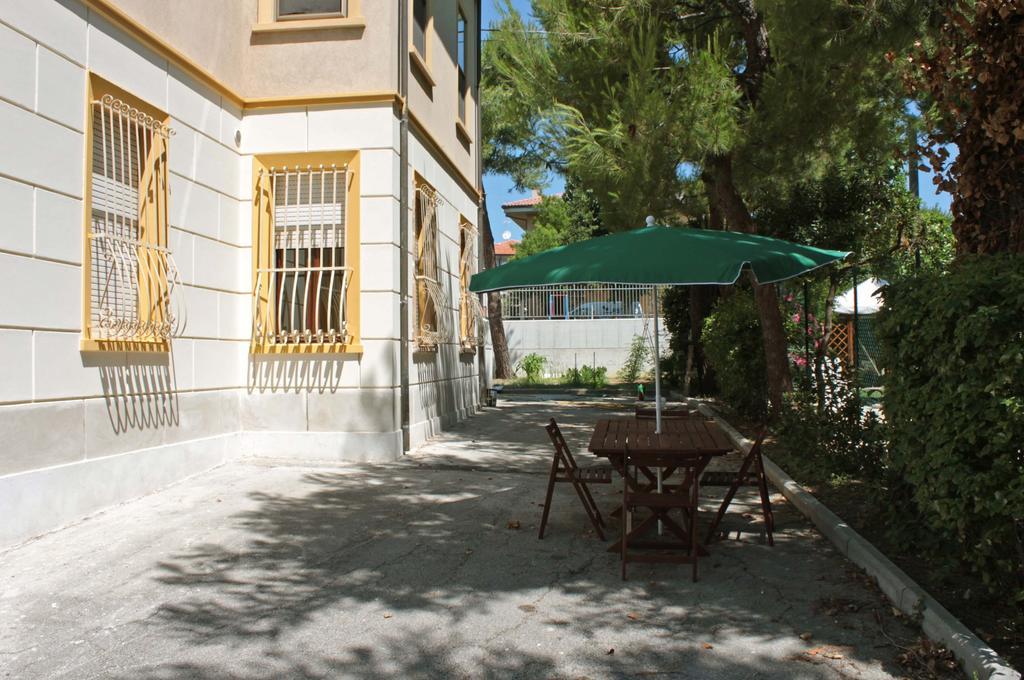 Bed and Breakfast Pino Marittimo Чивитанова-Марке Экстерьер фото